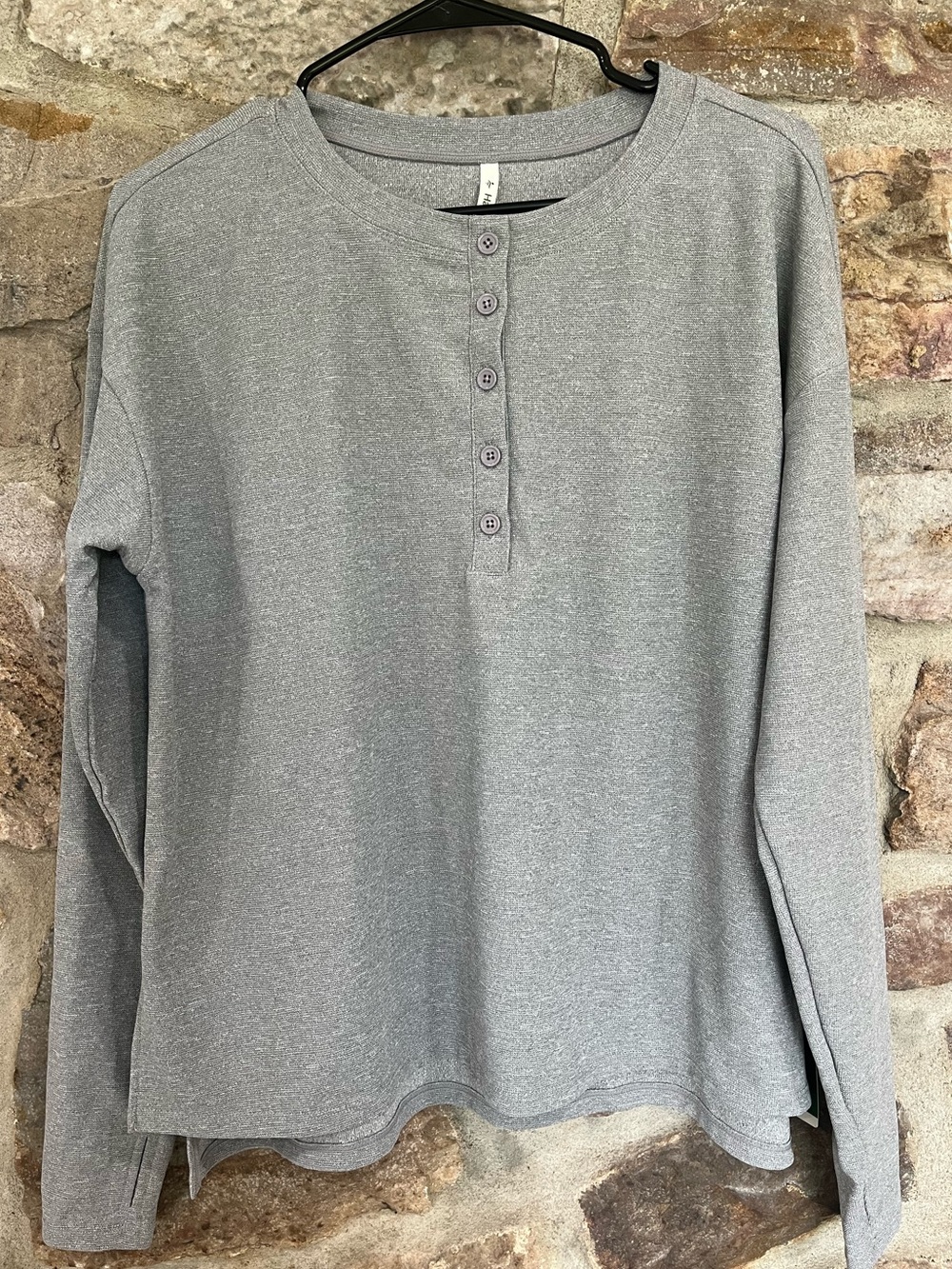 NWT Halara Gray Relaxed Fit Henley with thumb holes size xs
